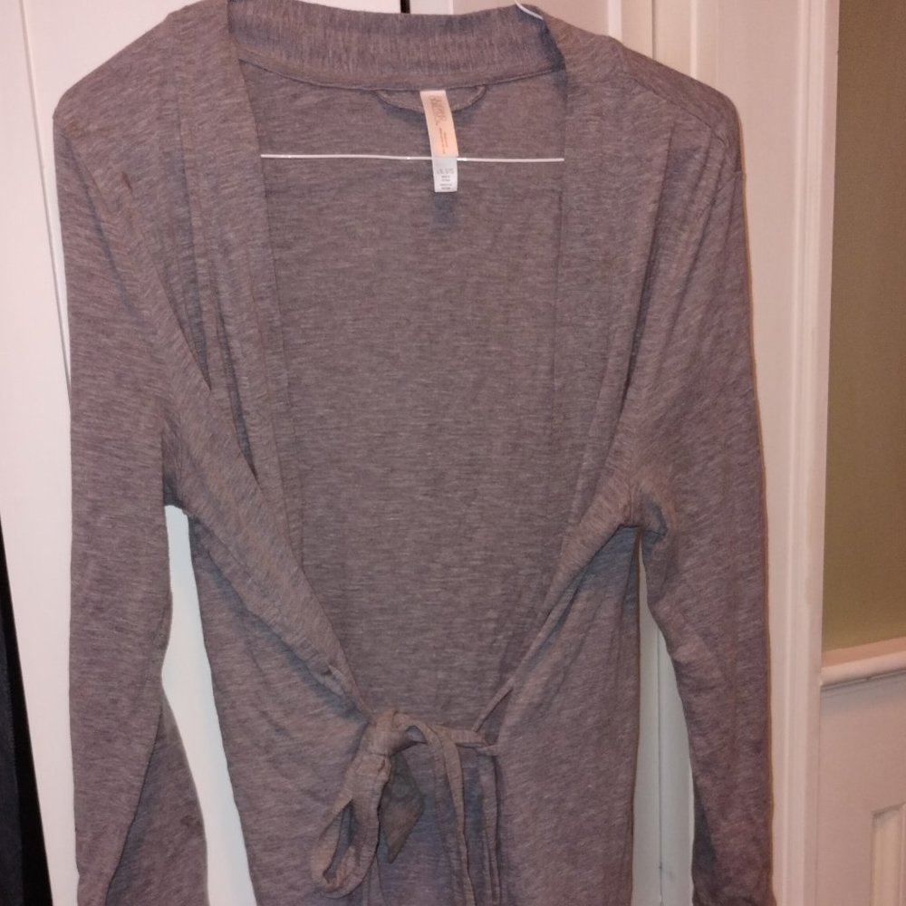 Gilligan and O'Malley XL knee length belted grey long sleeve cover up